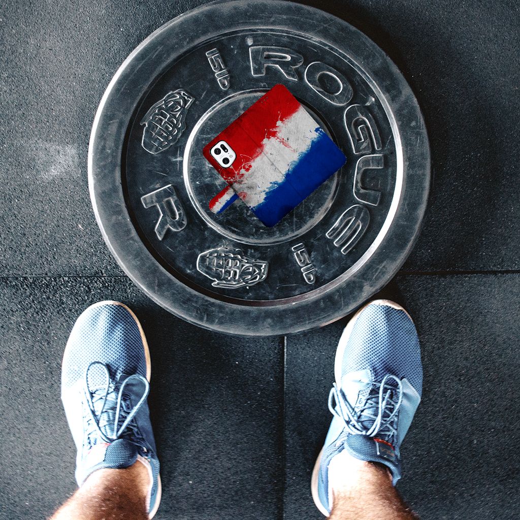 OPPO Find X5 Pro Bookstyle Case Nederland op een halterschijf in de sportschool.