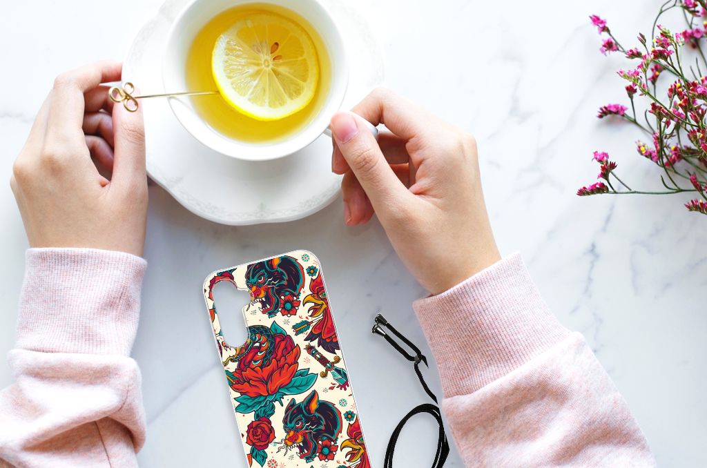 Anti-shock Hoesje met foto voor Samsung Galaxy A14 5G Old Skool naast een kopje thee met citroen.