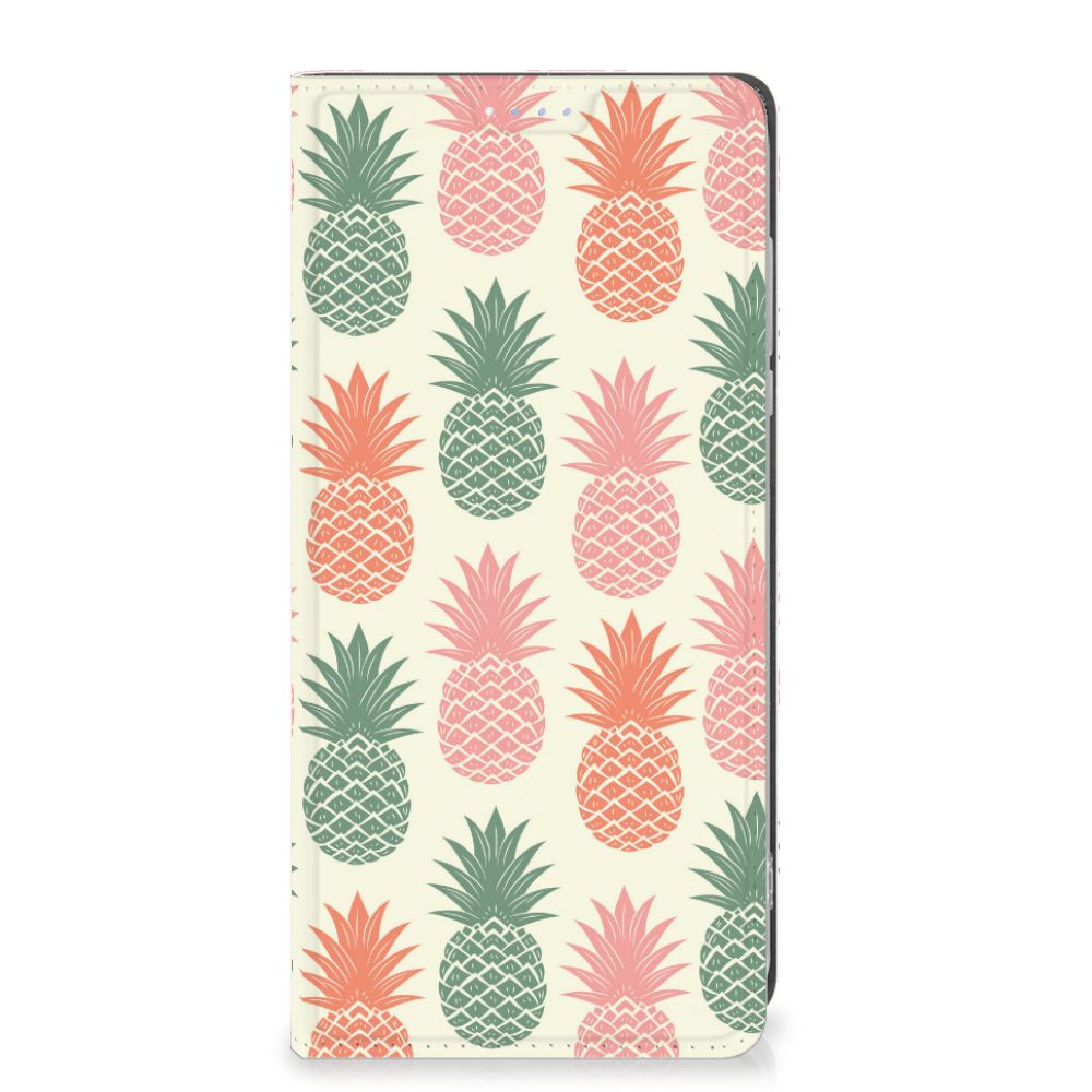 Motorola Moto G84 Flip Style Cover Ananas