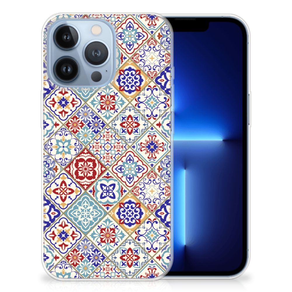 Apple iPhone 13 Pro TPU Siliconen Hoesje Tiles Color met kleurrijk tegelontwerp en flexibele rubberen constructie.
