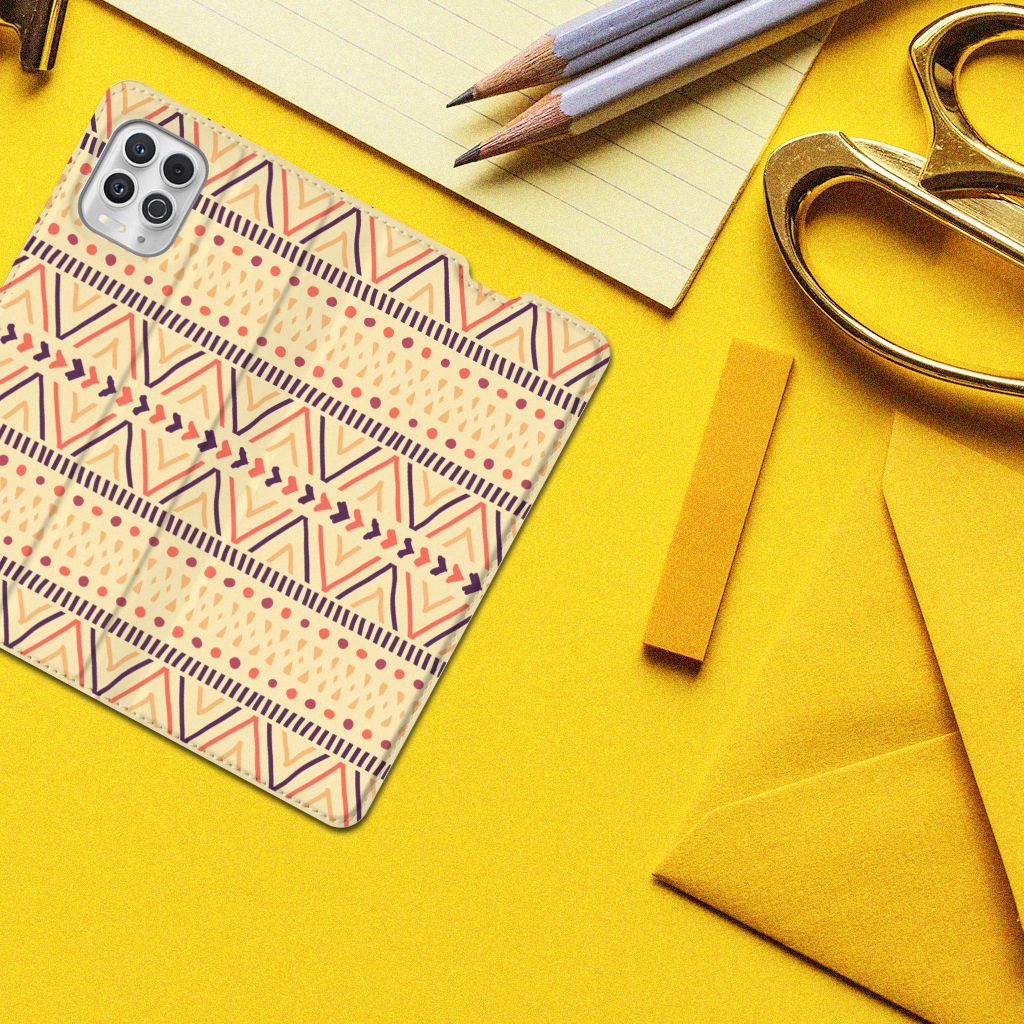 Motorola Moto G100 Hoesje met Magneet Aztec Yellow - B2C Telecom
