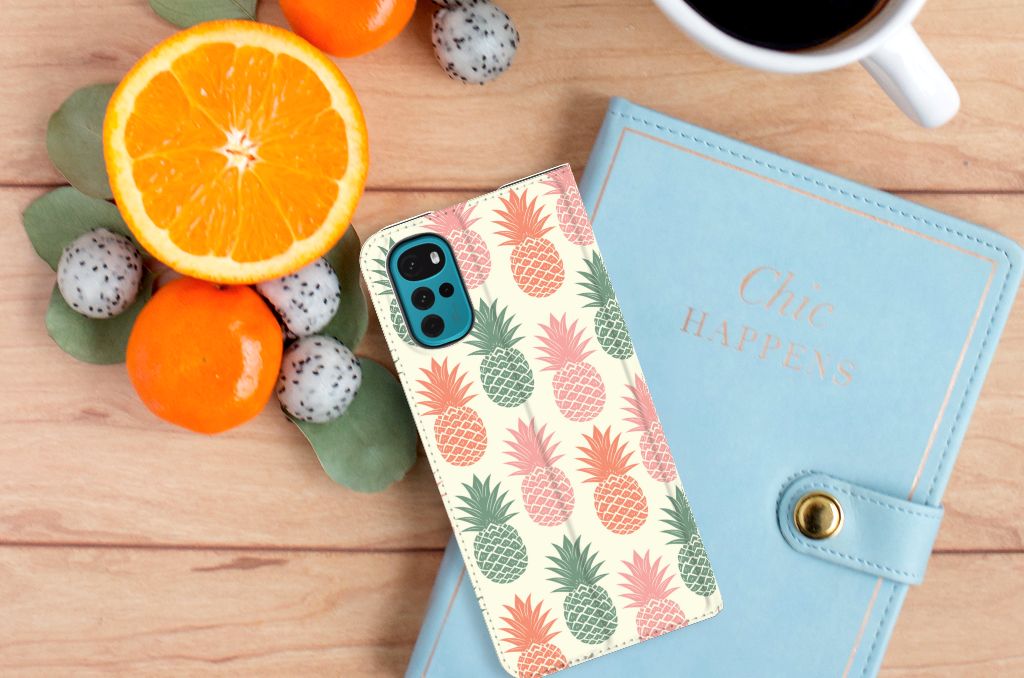 Motorola Moto G22 Flip Style Cover Ananas - B2C Telecom