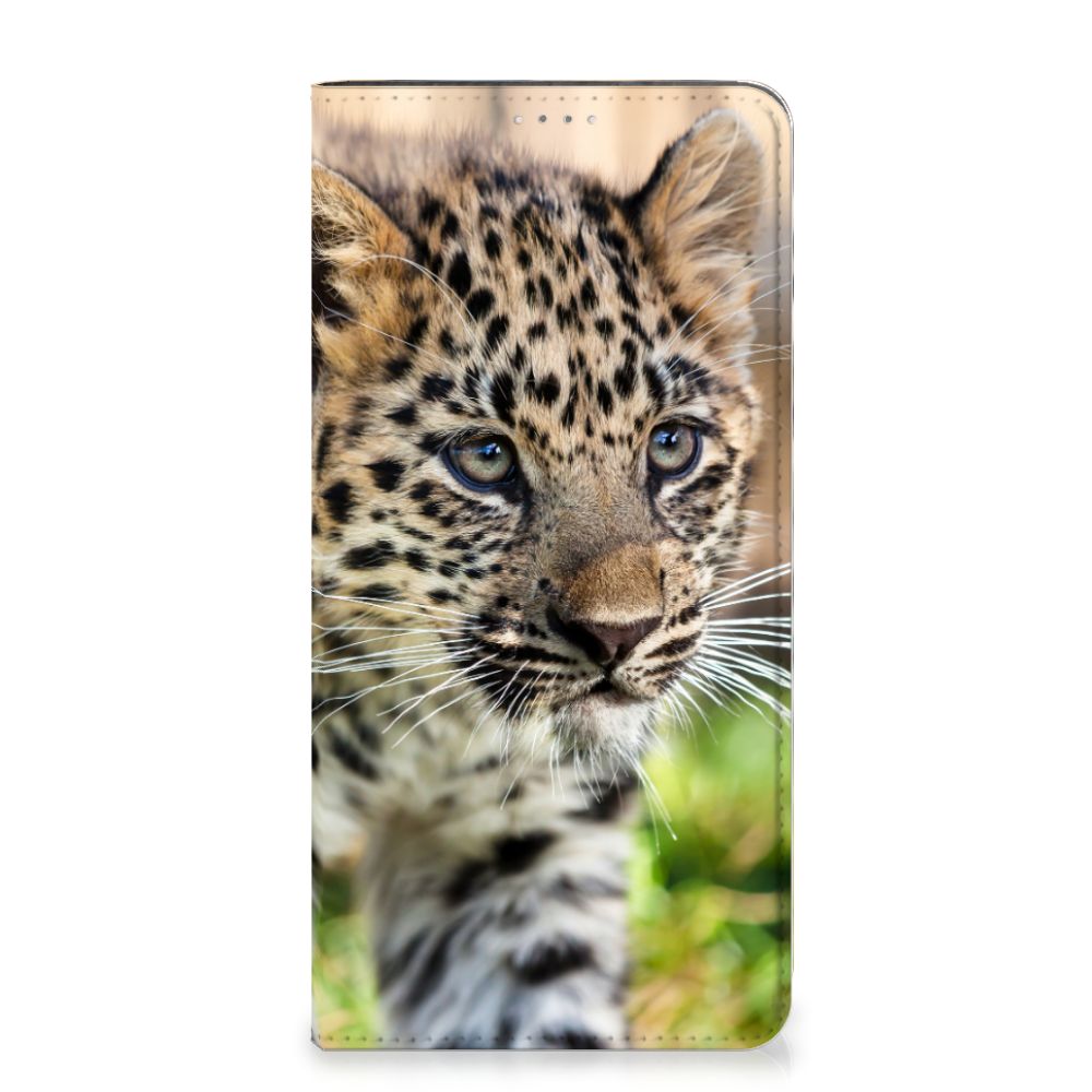 Samsung Galaxy A14 4G Hoesje maken Baby Luipaard in close-up met sprekende ogen en vachtdetails.