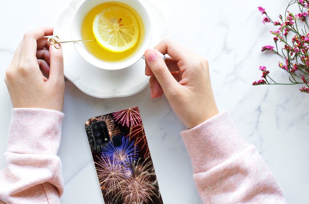 Samsung Galaxy M31 Hippe Standcase Vuurwerk - B2C Telecom