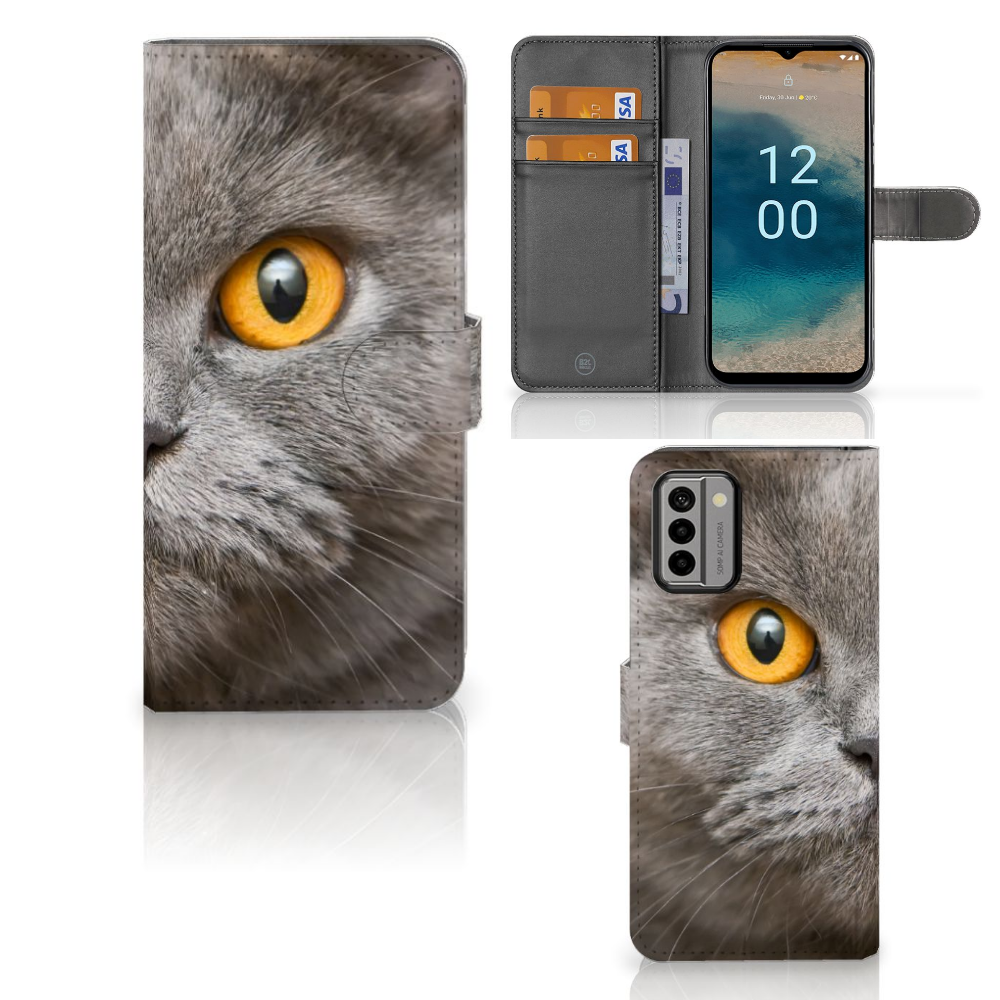 Telefoonhoesje met Pasjes Nokia G22 Britse Korthaar met afbeelding van een grijze kat met gele ogen.
