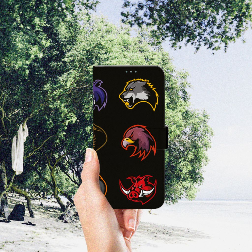 Nokia X10 | Nokia X20 Leuk Hoesje Cartoon met dierenprints in hand, strand op de achtergrond