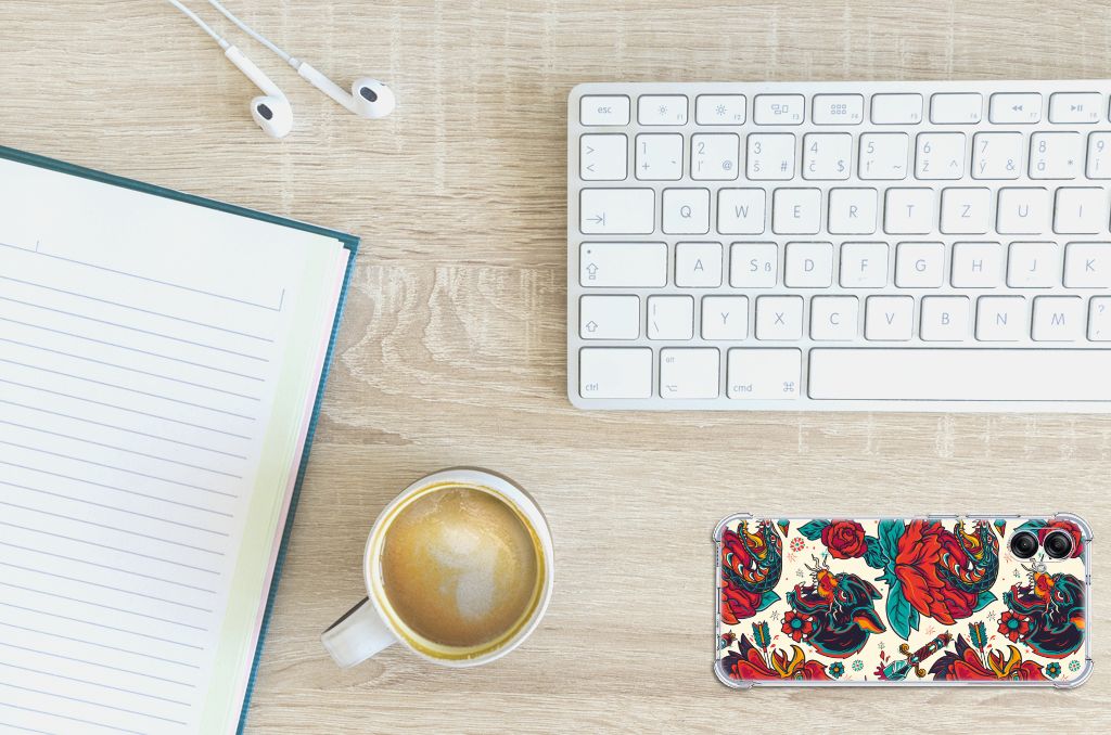 Samsung Galaxy A04e Anti-shock Hoesje met foto Old Skool bovenaanzicht met koffie en bureau