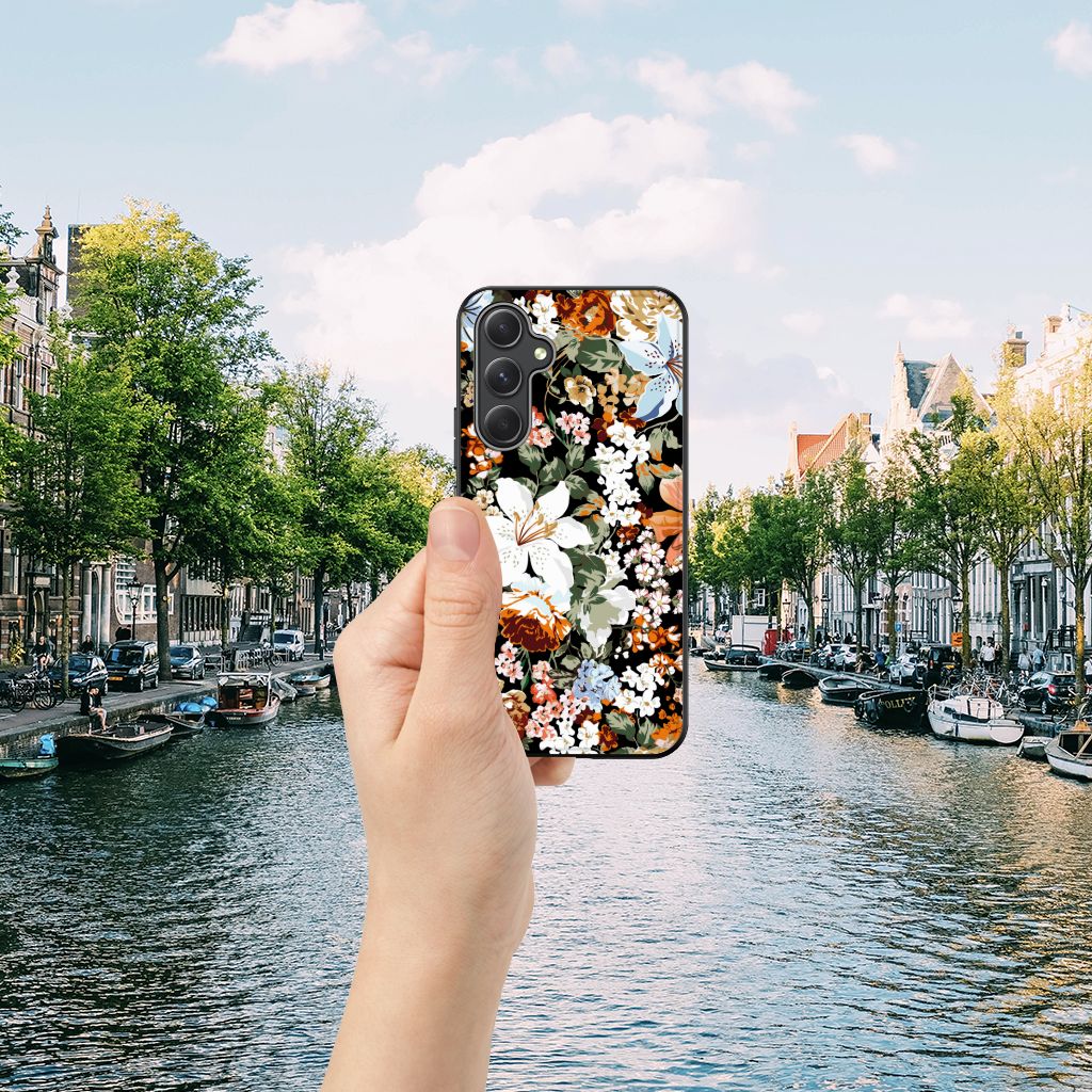 Samsung Galaxy A54 Bloemen Hoesje Dark Flowers hand met waterweg