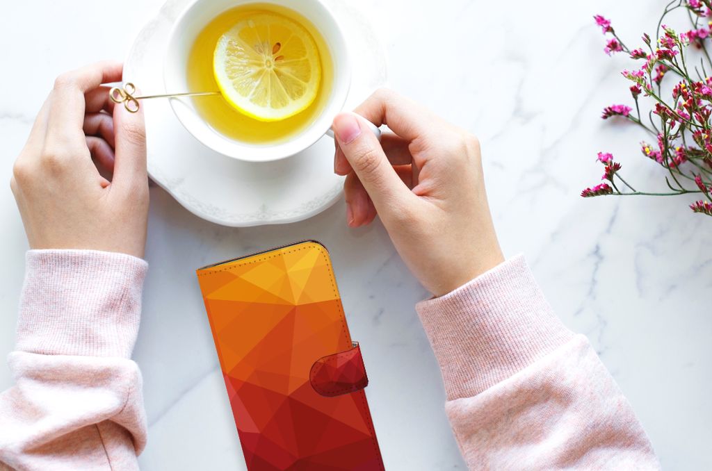 Motorola Moto E13 4G Book Case Polygon Red design met abstracte vormen en hand met kopje thee