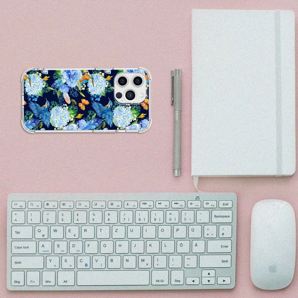 Case Anti-shock voor iPhone 13 Pro Max IJsvogel met bloemenprint op een bureau naast toetsenbord en notitieboek.