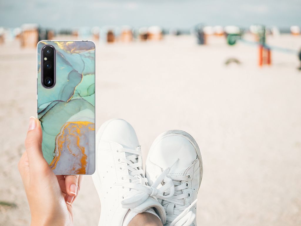 Sony Xperia 1 V Hoesje maken Watercolor Mix achterkant strand hand sneaker