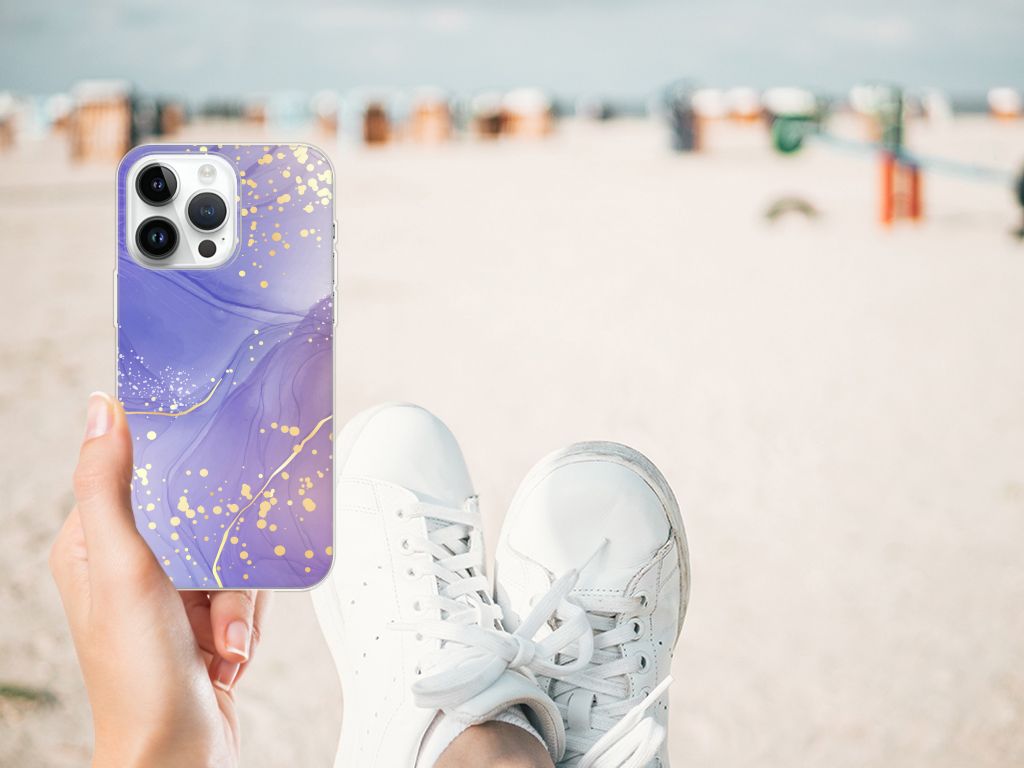 Hoesje maken voor iPhone 14 Pro Max Watercolor Paars met gouden accenten op een strand.