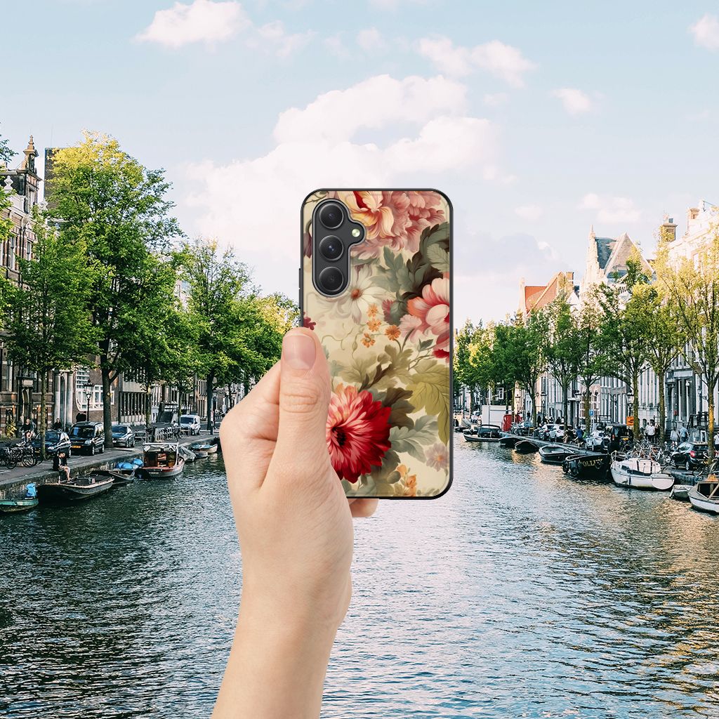 Hoesje voor Apple iPhone 11 Pro Max Watercolor Paars met bloemenprint in hand bij een mooie waterweg.