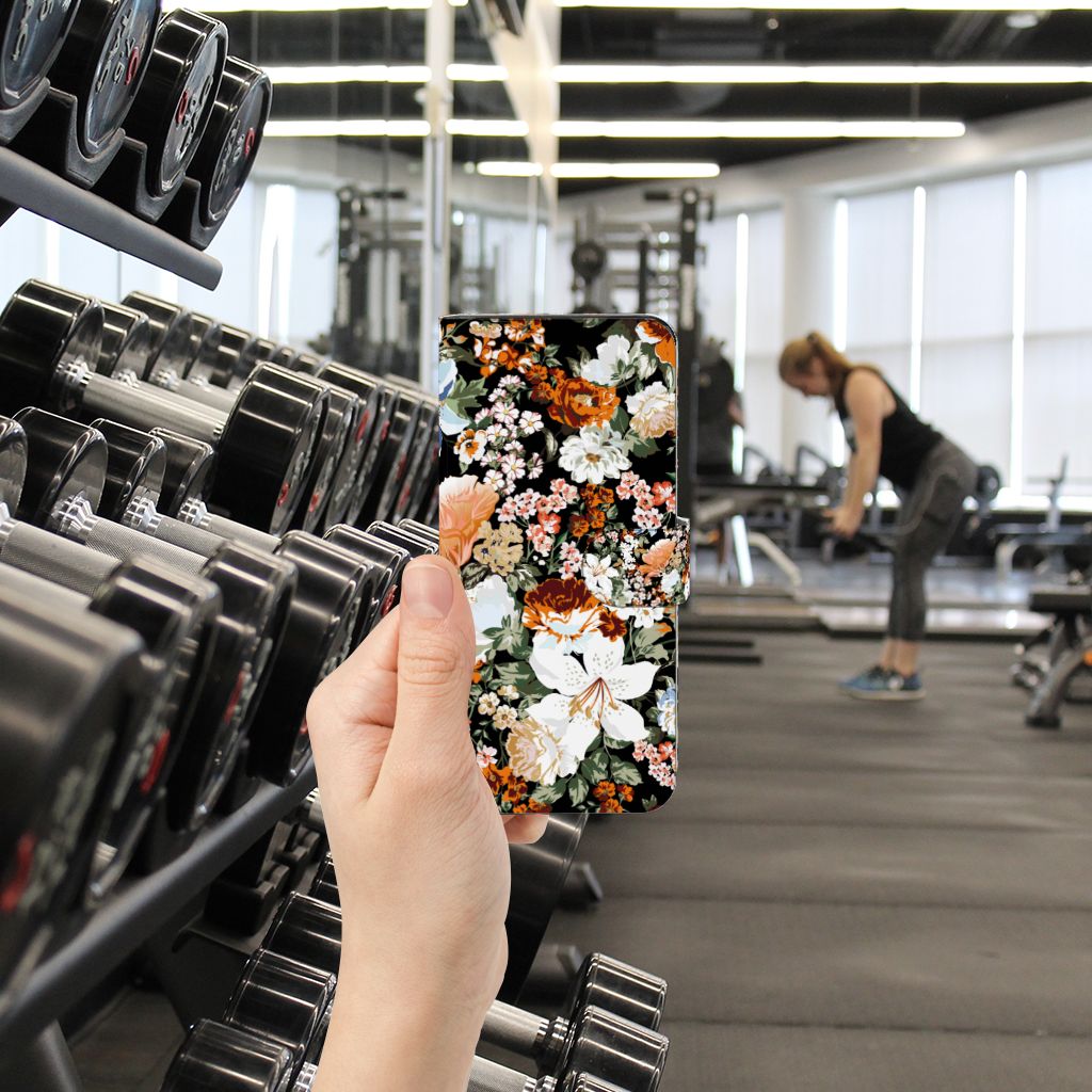 Motorola Edge 40 Pro hoesje Dark Flowers hand in sportschool