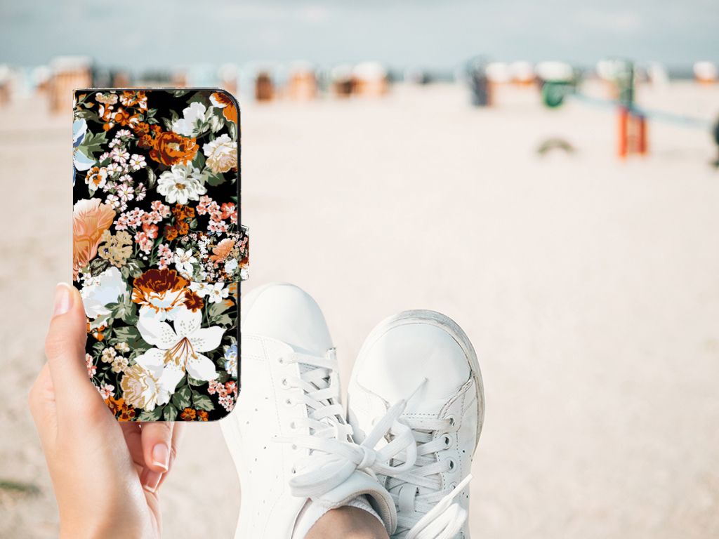 OnePlus Nord CE 3 hoesje Dark Flowers hand met schoenen strand
