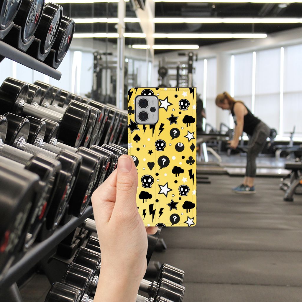 Mobiel BookCase Motorola Moto G13 | G23 Punk Geel met uniek design voor bescherming en gebruiksgemak đ.