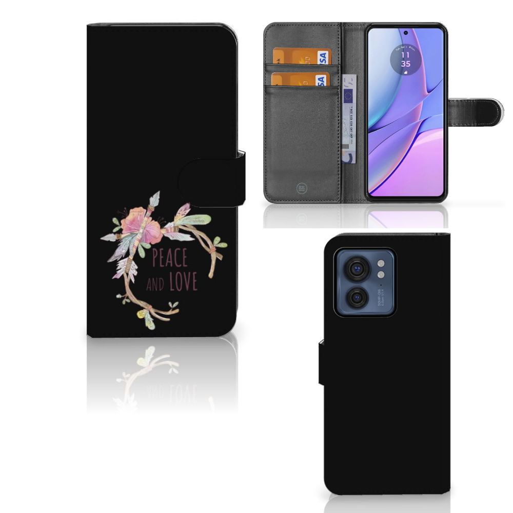 Motorola Edge 40 Leuk Hoesje Boho Text met bloemen en de tekst 'Peace and Love', ideaal cadeau đ voor gebruiksgemak en bescherming.