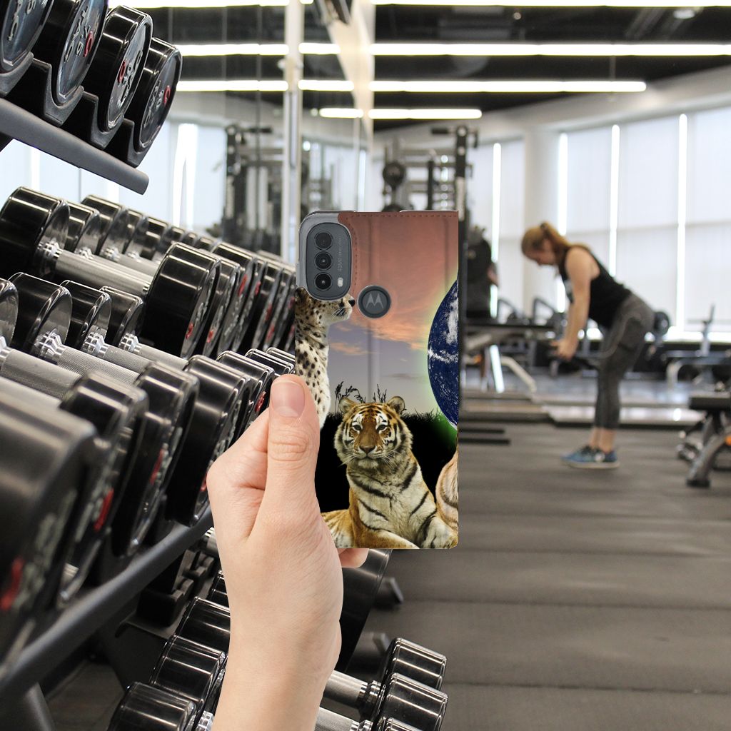 Motorola Moto E20 Hoesje maken Roofdieren standcase tijgers aardbol hand gym