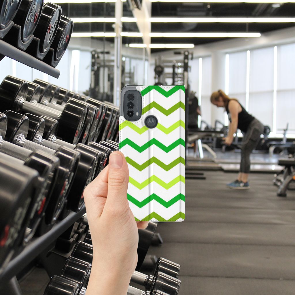 Motorola Moto E20 Hoesje met Magneet Zigzag Groen design zigzag aanzicht