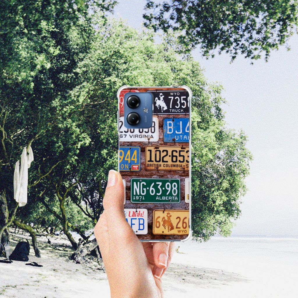 Motorola Moto G14 Anti-shock Hoesje met foto Kentekenplaten design hands holding
