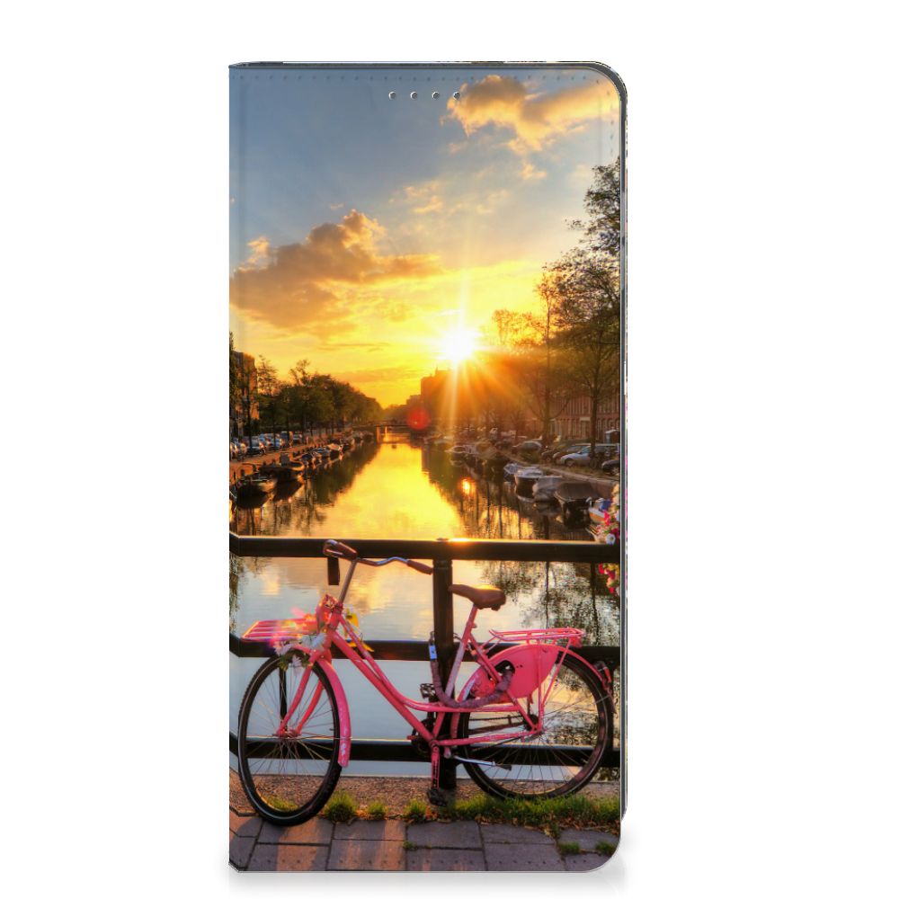 Motorola Moto G14 Book Cover Amsterdamse Grachten met een roze fiets en zonsondergang over de grachten đ