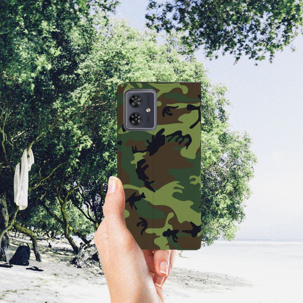 Motorola Moto G54 Hoesje met Magneet Army Dark in camouflage kleuren, biedt bescherming en gebruiksgemak đ˛.