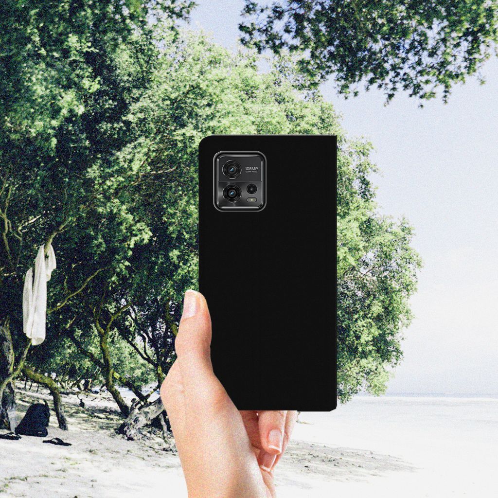 Motorola Moto G72 Magnet Case Boho Text hand aanzicht