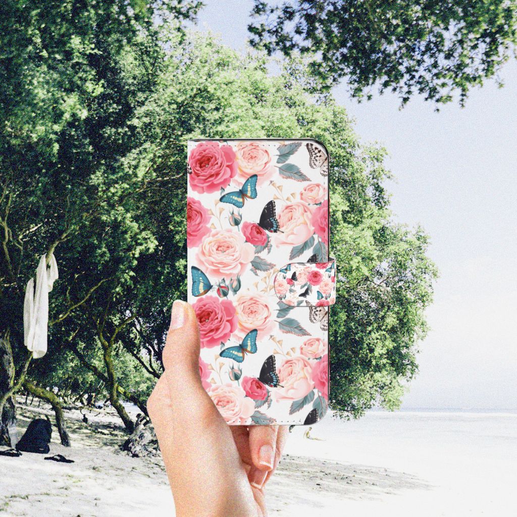 Motorola Moto G73 Hoesje Butterfly Roses telefoonhoesje rozen vlinders hand natuur