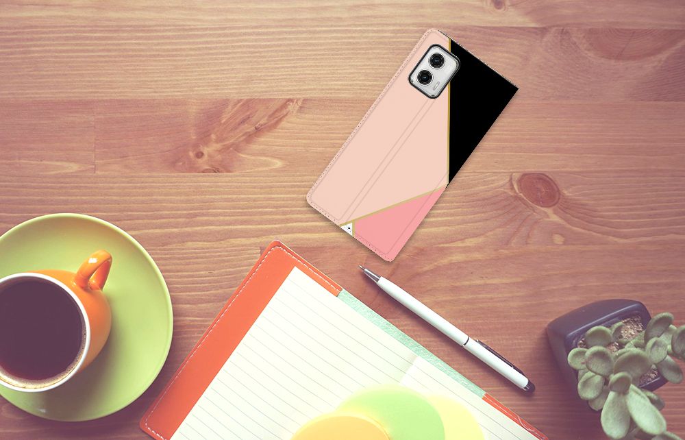 Motorola Moto G73 Stand Case Zwart Roze Vormen design roze zwart aanzicht