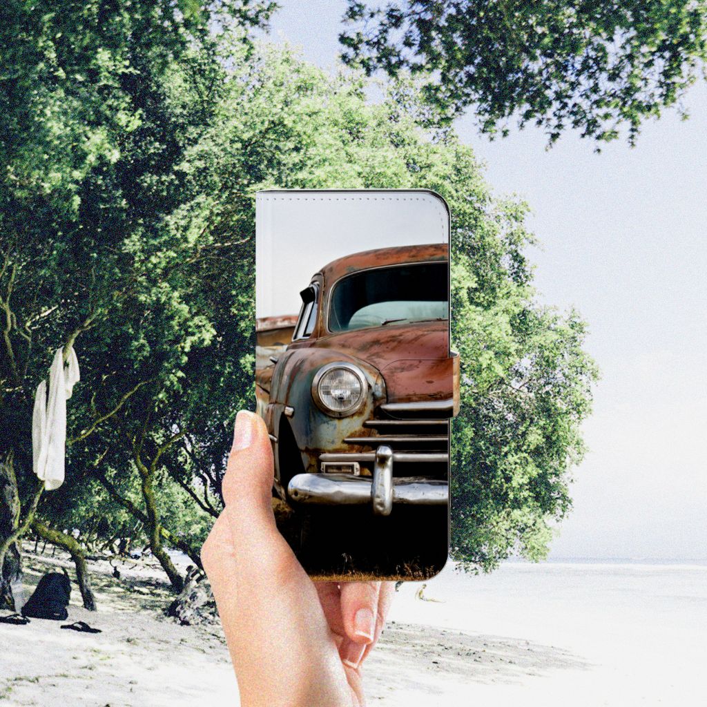 Motorola Moto G73 Telefoonhoesje met foto Vintage Auto vintage auto hand strand