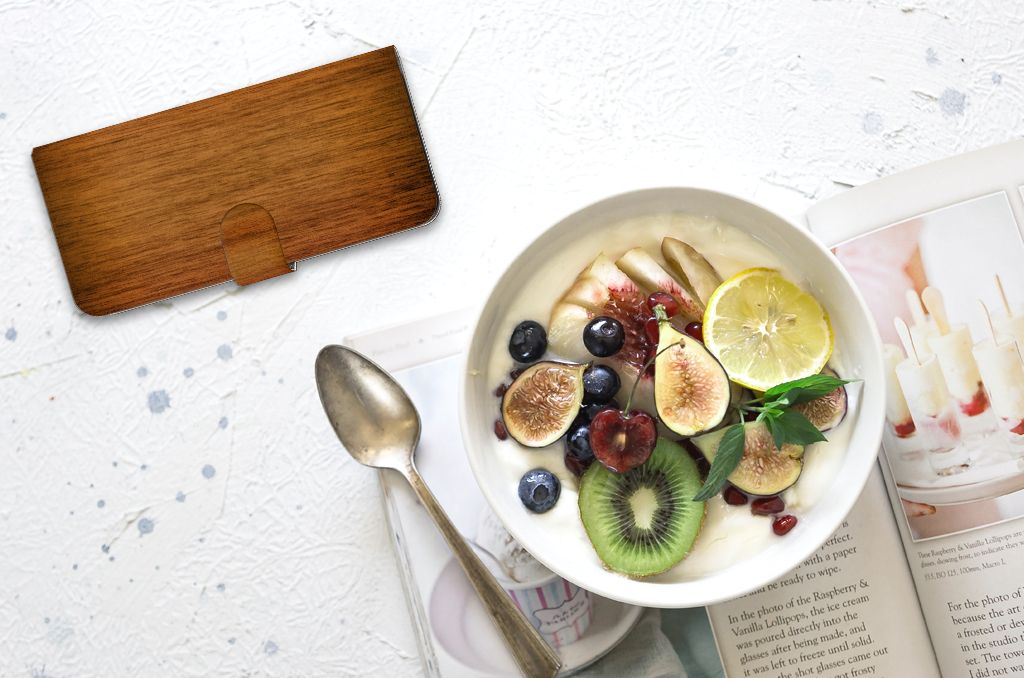 Nokia G42 Book Style Case Donker Hout houten hoesje design in combinatie met fruitschaal en lepel