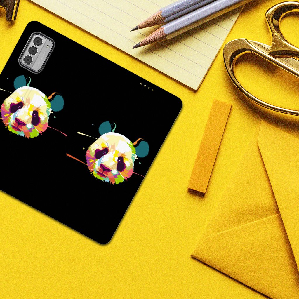Nokia G42 Magnet Case Panda Color met kleurrijke panda afbeeldingen, ideaal als cadeau voor gebruiksgemak en bescherming.