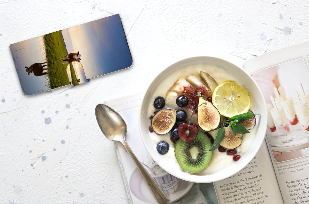 Nokia G42 Telefoonhoesje met Pasjes Koe telefoonhoesje design koeien aanzicht bowl fruit