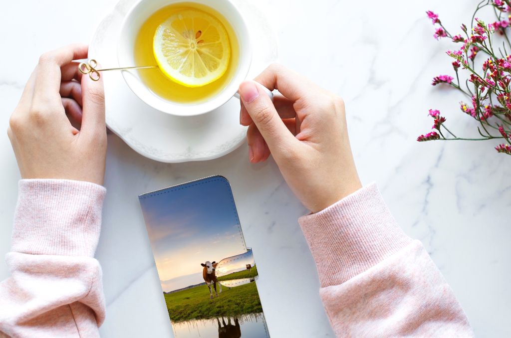 OPPO Reno10 | 10 Pro Telefoonhoesje met Pasjes Koe design koe aanzicht