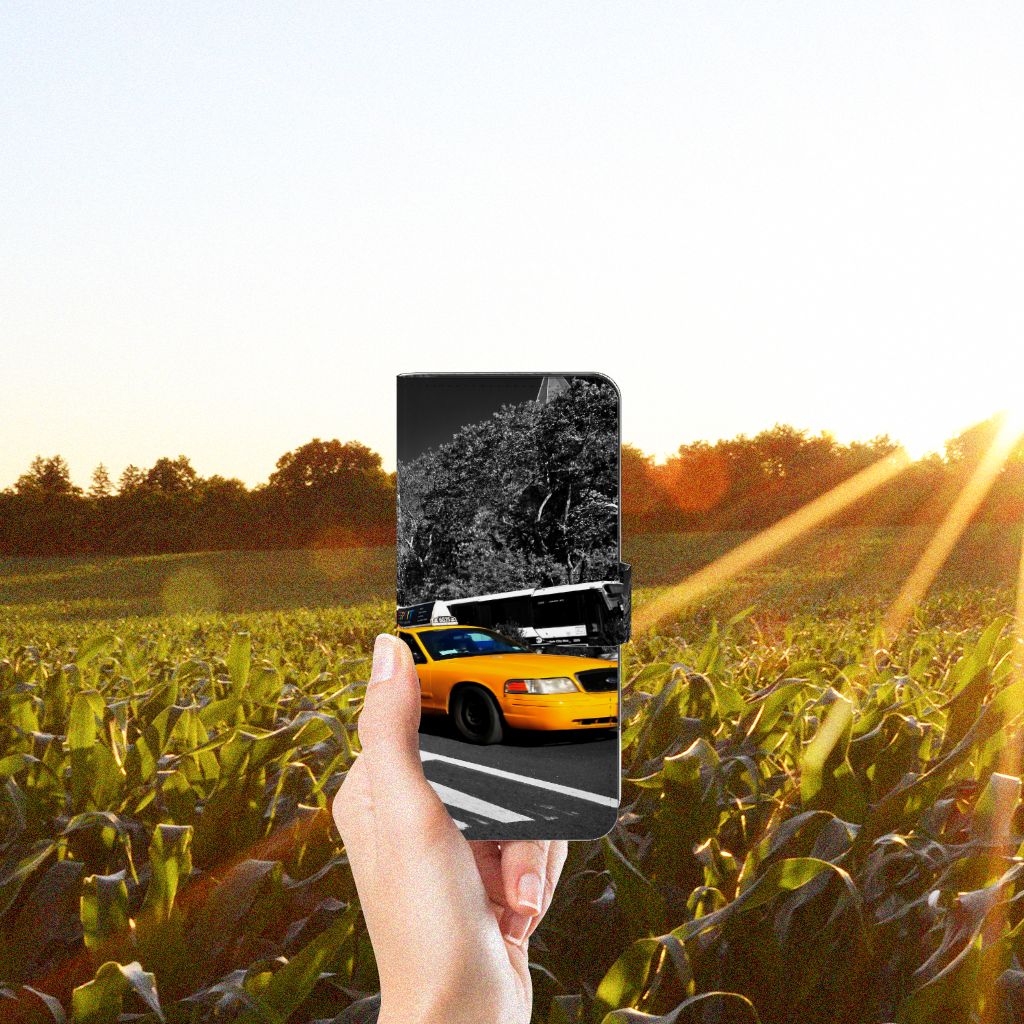 OPPO Reno8 T 4G Flip Cover New York Taxi design hoesje hand natuur