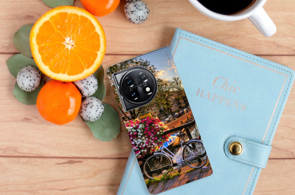 OnePlus 11 Book Cover Amsterdamse Grachten met bloemen en fiets, perfect cadeau met stijl en bescherming.