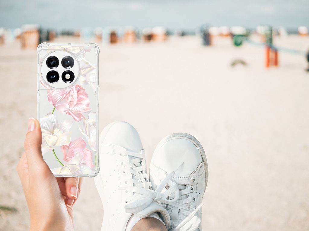 OnePlus 11 Case Lovely Flowers telefoonhoesje bloemen hand vooraanzicht