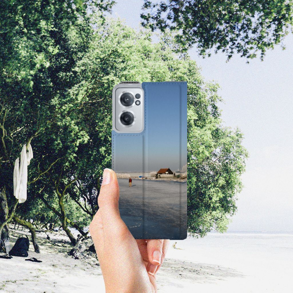OnePlus Nord CE 2 5G Book Cover Schaatsers hand strand natuur