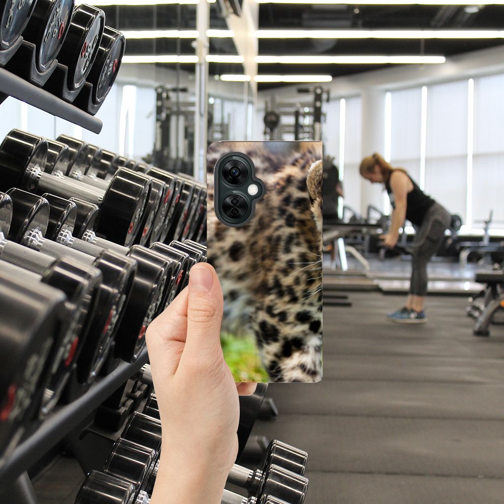 OnePlus Nord CE 3 Lite Hoesje maken Baby Luipaard fitness sportzaal design schuin aanzicht