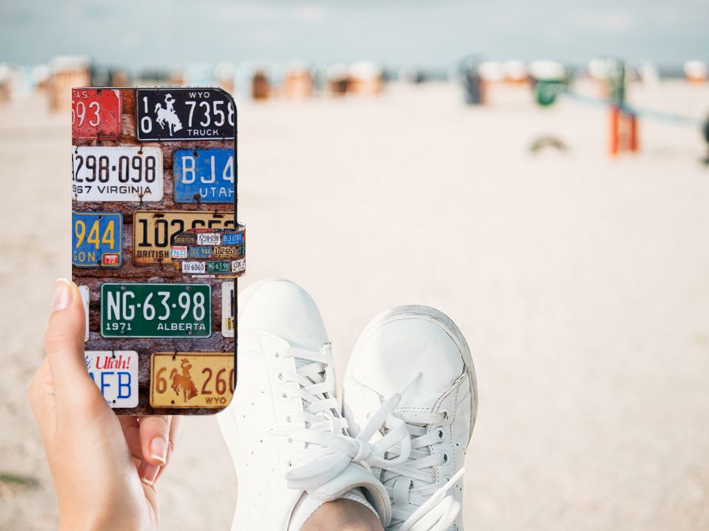 OnePlus Nord CE 3 Telefoonhoesje met foto Kentekenplaten collage ontwerp hand witte sneakers