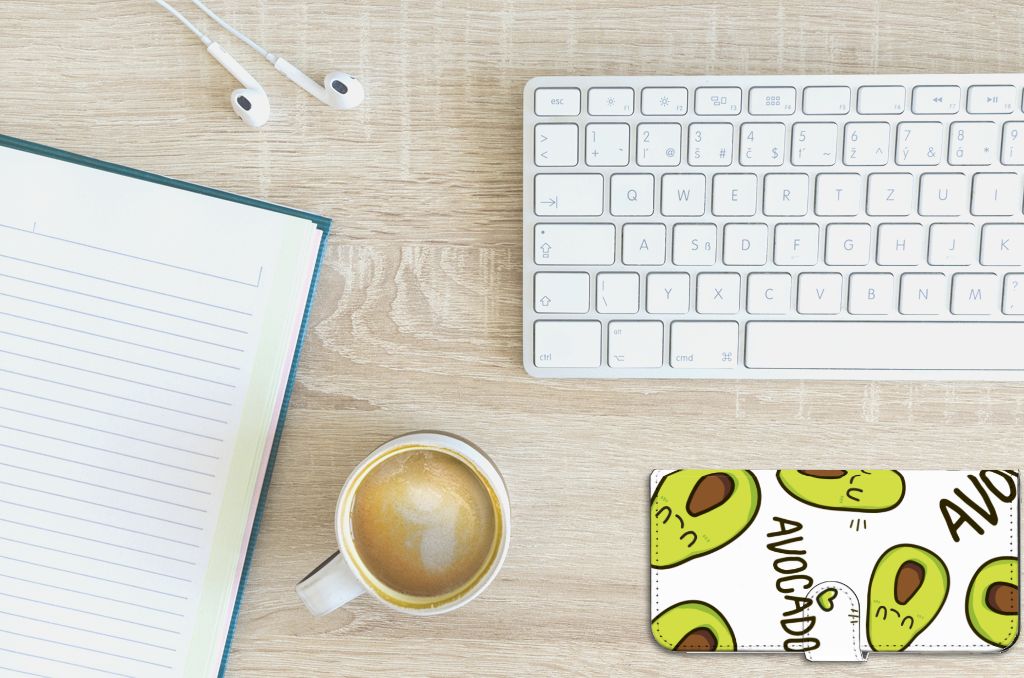 PPO A57 | A57s | A77 4G Leuk Hoesje Avocado Singing met schattige avocadoâs op bureau met koffie en notitieboek.