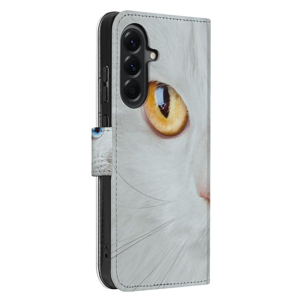 Samsung Galaxy A37 Book Case Hoesje Witte Kat Dierenprint Schuin aanzicht.