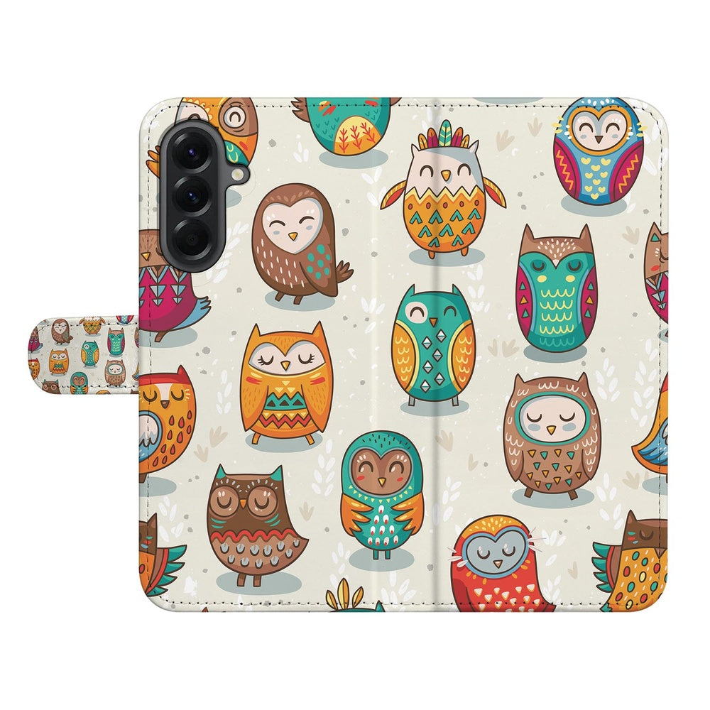 Samsung Galaxy A57 Bookcase Vrolijke Uilen Pasjeshoesje Vooraanzicht.