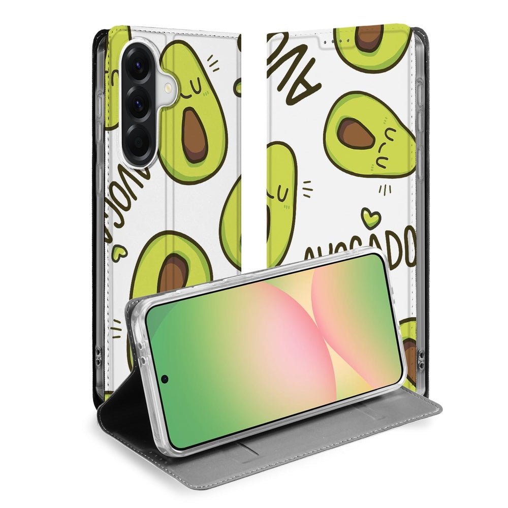 Samsung Galaxy A57 Flip Style Cover Avocado Singing met schattige avocado's op witte achtergrond detail.