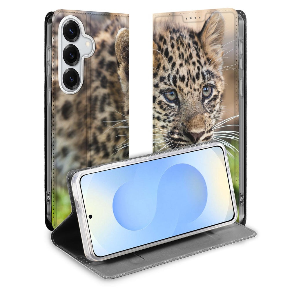 Samsung Galaxy S26 Plus Book Case Baby Luipaard vooraanzicht met luipaarddesign.