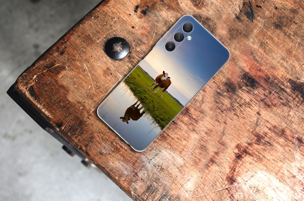 Samsung Galaxy A05S TPU Hoesje Koe design koe ondergang zon aanzicht