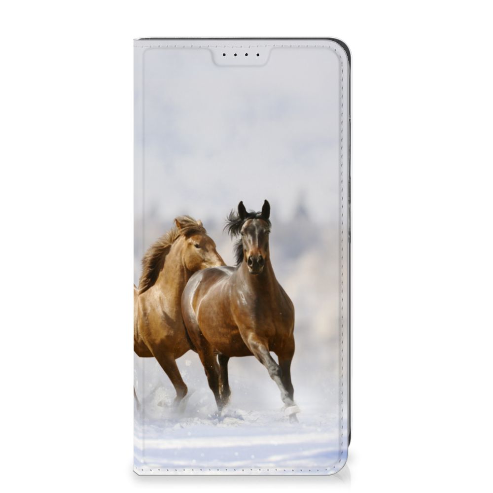 Samsung Galaxy A05s Hoesje maken Paarden met prachtige paardenprint in een sneeuwlandschap.
