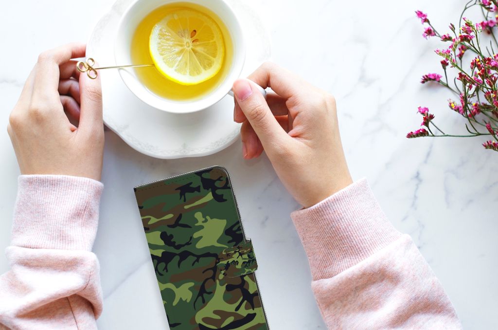 Samsung Galaxy A05s Telefoon Hoesje Army Dark camouflage print bovenaanzicht