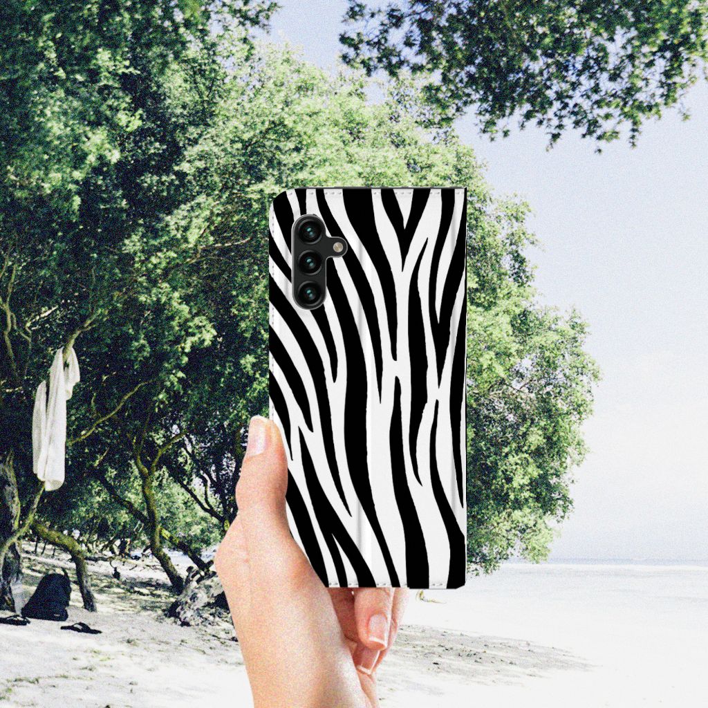 Samsung Galaxy A13 (5G) | Samsung Galaxy A04s Hoesje maken Zebra zwart witte zebra strepen hand natuur