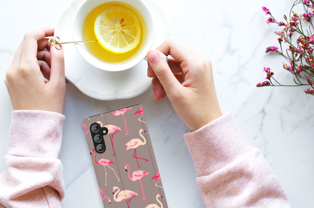 Samsung Galaxy A14 4G Hoesje maken Flamingo met roze flamingo's en een kopje thee.